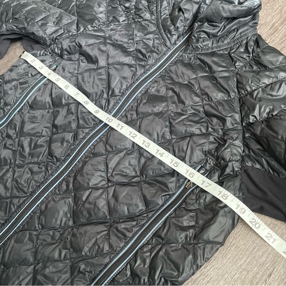 Lululemon Black and Grey Reversible light Puffer Quilted Activewear Jacket - Picture 7 of 14